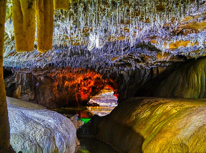 File:Isère Grotte de Choranche Siphon 2.jpg