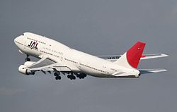 A Boeing 747-400D kupolája hosszabb, így több ülőhelynek ad otthont.