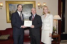 Джеф Сешънс получава наградата на Националния съюз на данъкоплатците „Приятел на данъкоплатците “.jpg