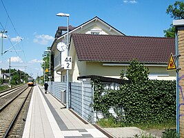 Jockgrim station with platform in the direction of Germersheim, in the background the former station building