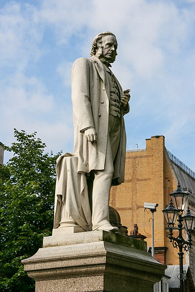 File:John Bright statue, Albert Square, Manchester 2.jpg