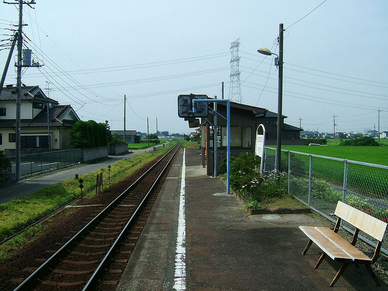 File:Kanto-railway-Tamamura-station-platform.jpg