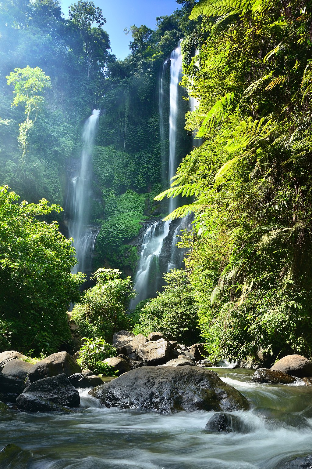 Keindahan Air Terjun Buleleng