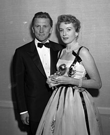 Kirk Douglas and Deborah Kerr, 1957 Golden Globe Awards.jpg