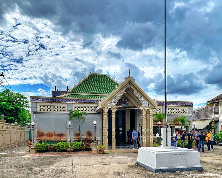 File:Kudi Charoenphat Masjid มัสยิดกุฎีเจริญพาศน์ 01.jpg