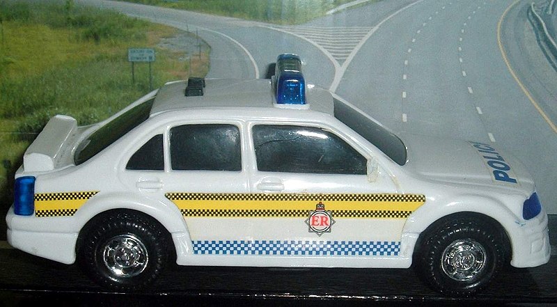 File:L024 Mercedes C-class - UK Police yellow stripe (2145225144).jpg