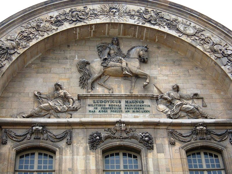 File:Les Invalides south entrance archway detail.JPG