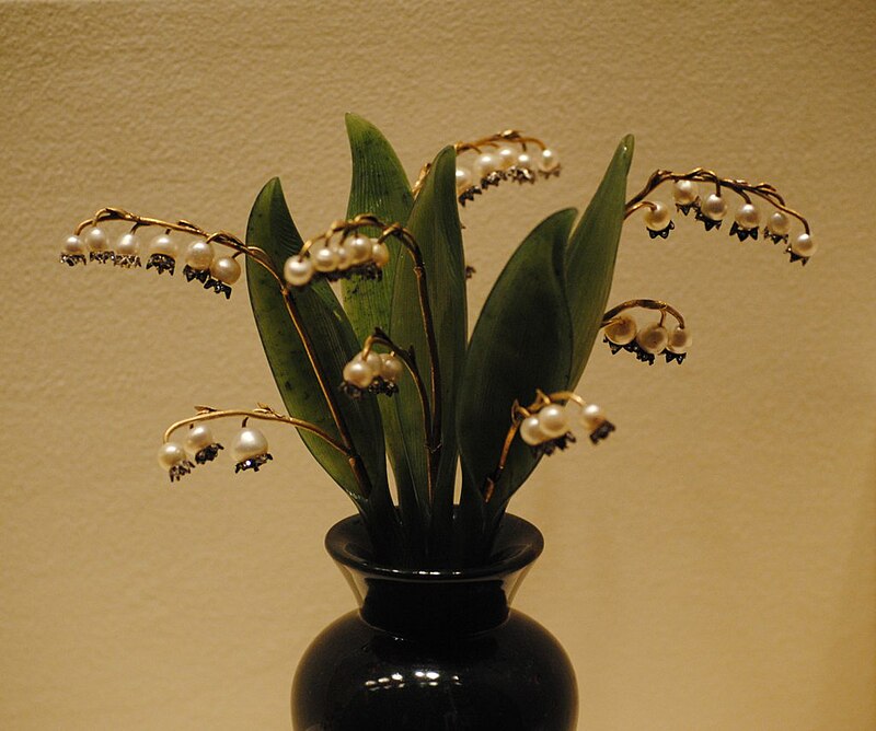 800px-Lily_of_the_Valley_in_vase_%28Fabe