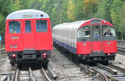 The London Underground utilises differing loading gauges: a Metropolitan line A Stock sub-surface train (left) passes a Piccadilly line 1973 Stock tube train (right)
