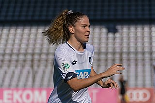 <span class="mw-page-title-main">Luana Bühler</span> Swiss football player (born 1996)