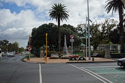 How to get to Finlayson Park School with public transport- About the place