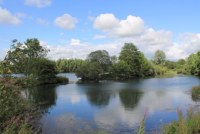 640px-Marfield_Wetland_nature_reserve,_Masham._02.jpg (640×427)