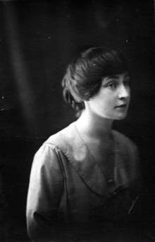 Margaret Barrington in the early 1920s.png