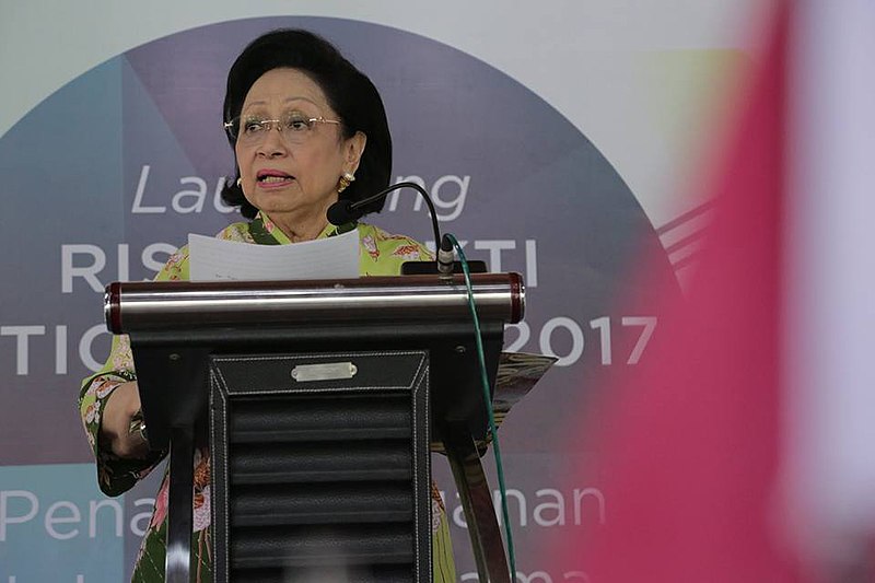 File:Martha Tilaar speaks during launching of Ristekdikti-MTIC Award 2017.jpg