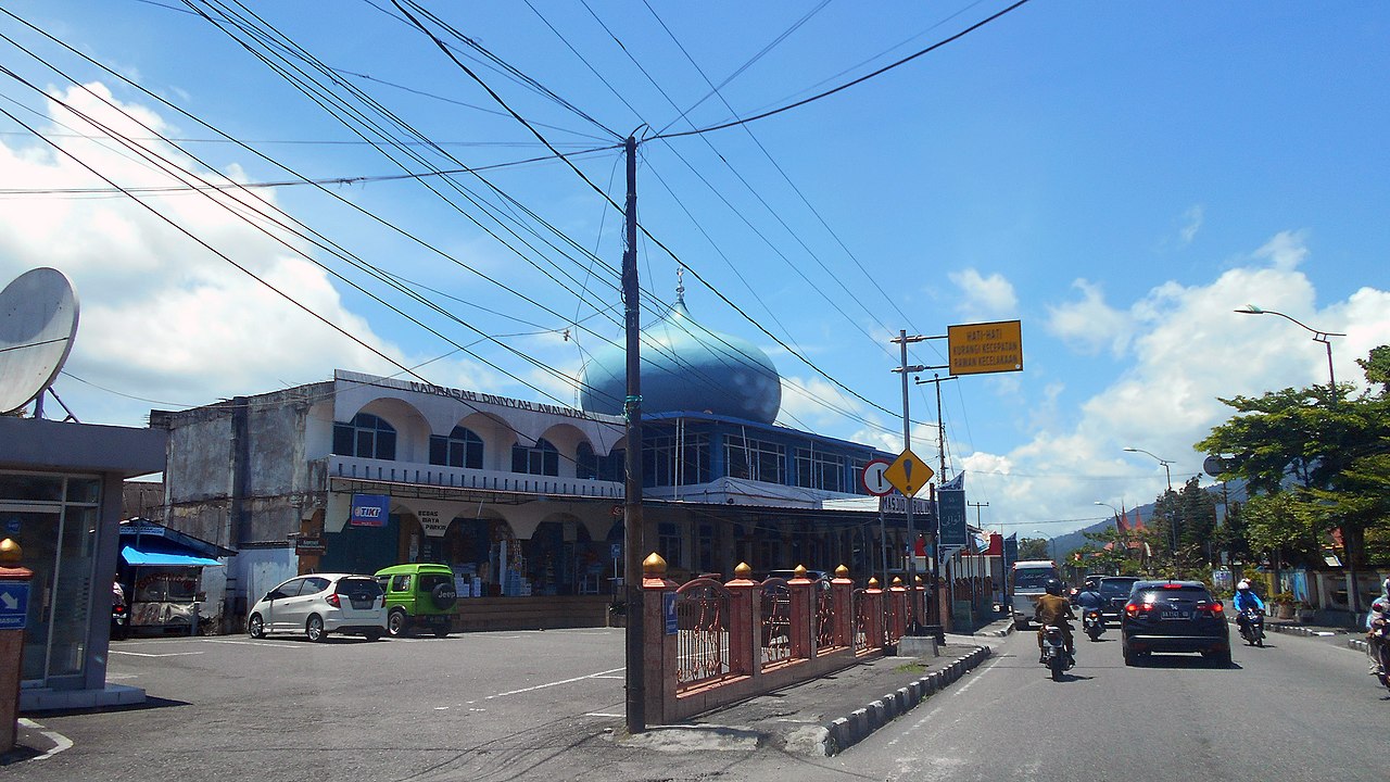 File:Masjid Nurul Iman dan Madrasah Diniyyah Awaliyah - Padang Panjang, SB (27 October 2020).jpg - Wikimedia Commons