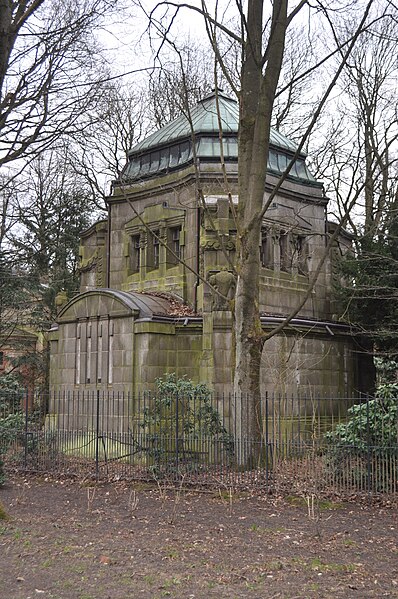 File:Mausoleum Höpfner (Friedhof Hamburg-Ohlsdorf).Rückseite.ajb.jpg