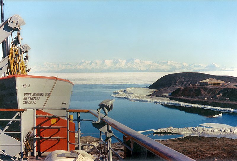 File:Mcmurdo sound southern cross usns.jpg