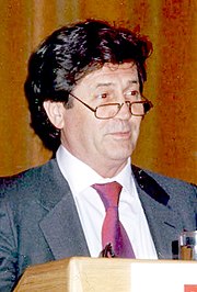 Melvin Bragg puhumassa London School of Economicsissa (n. 1990)