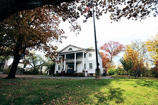 Morris-Jumel Mansion, with Sylvan Terrace rowhouses at left, as seen in 2021 Morris-Jumel Manse & Sylvan Terrace rowhouses.jpg