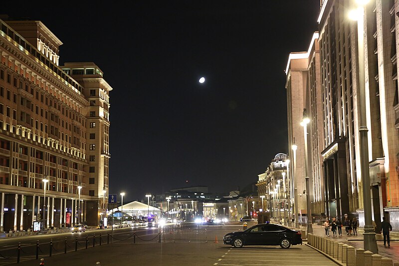 File:Moscow, Okhotny Ryad Street at night (45202359944).jpg