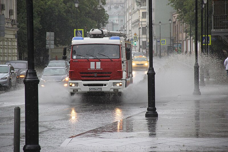 File:Moscow, Pokrovka Street - 30.06.2018 rainstorm, fire truck (43127502231).jpg