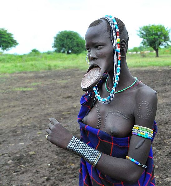 File:Mursi Tribe, Jinka (8157034183).jpg