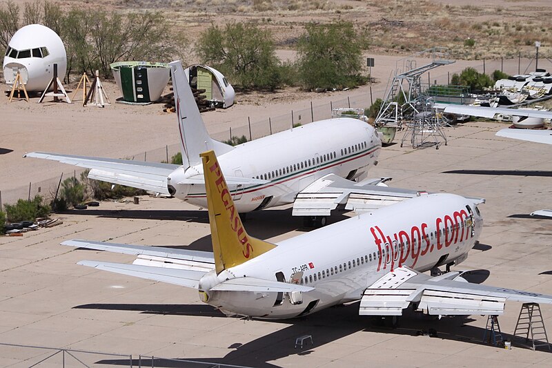 File:N484VX Boeing 737 Ex -- RAM Royal Air Maroc & TC-APR Boeing 737 Pegasus (8754578294).jpg