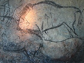Наскальные рисунки в пещере