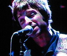 Noel Gallagher in concerto nel 2005.