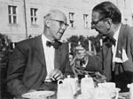 Anders Nordberg och Yngve Larsson vid en studieresa till bostadsbyggen i Berlin, 1950-tal.