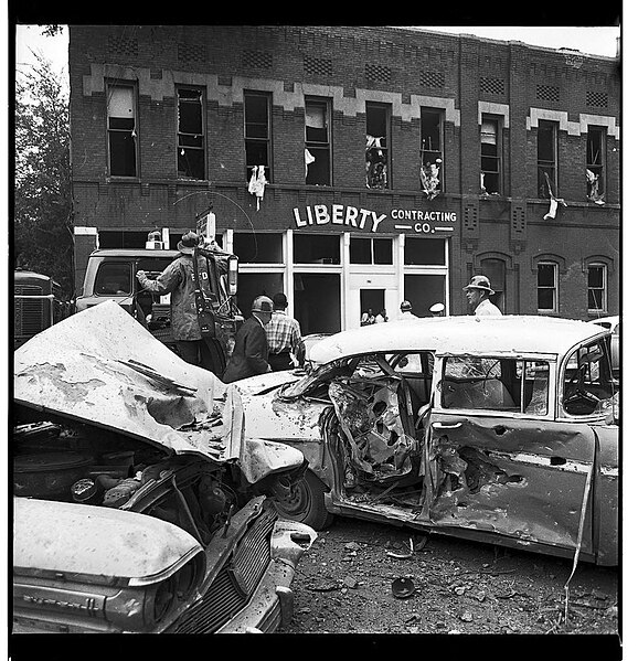 File:Okolí kostela po výbuchu, Birmingham 1963.jpg