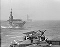 1942年8月，航行于地中海的英国航空母舰胜利号，可见其飞行甲板上的海飓风