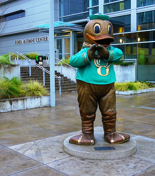 File:Oregon Duck in Front of Matthew Knight Arena (3) (27320390869).jpg