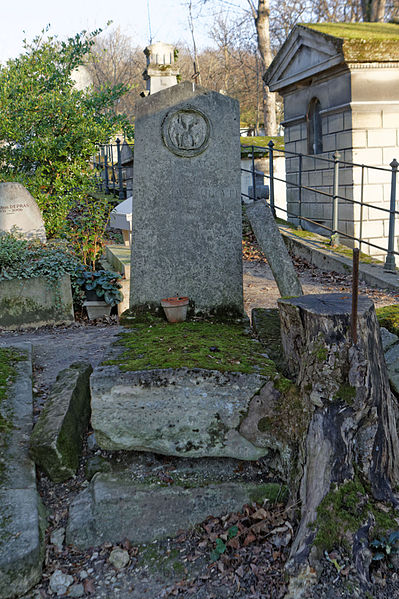 File:Père-Lachaise - Division 13 - Chowtt 02.jpg