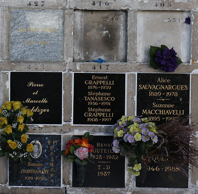 Grappelli's final resting place in crypt 417 of Division 87 (Columbarium) at Pere Lachaise Cemetery