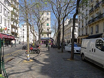 Comment aller à Place de la Fontaine Timbaud en transport en commun - A propos de cet endroit