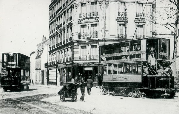 ...as well as an electric Imperial tram from TPDS which circulated on the Place de la République - Gare de l'Est - Parisian cemetery - Quatre Chemins 