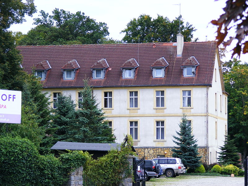 File:Palace in Trzęsacz bk1.JPG