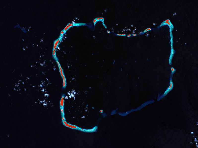 File:Peros Banhos Landsat.jpg