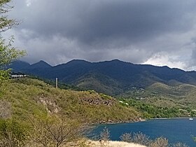 Les pitons de Bouillante et l'anse Marsolle vus depuis la pointe à Lézard.