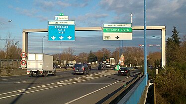 Sortie 30 de la rocade vers les Ponts Jumeaux.