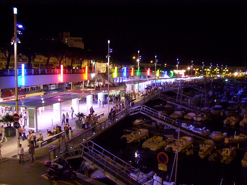 File:Port de Royan de Nuit (2).jpg