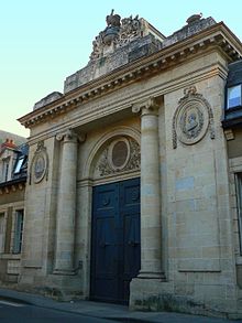 Portale del Lycée Banville di Moulins