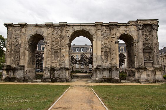 Porte Mars Arch, Reims, France 01.jpg