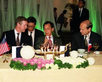 Prime Minister Chuan Leekpai hosts a dinner welcoming Secretary of Defense William S. Cohen