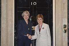 イギリスのテリーザ・メイ首相と（2017年11月16日）