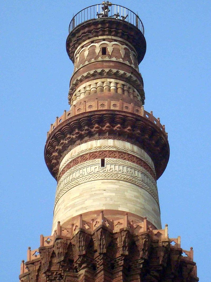 800px Qutub Minar 07