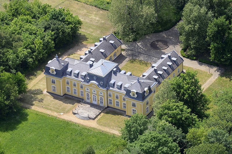 Fájl:Rábasebes, Széchenyi-kastély légi fotón.jpg