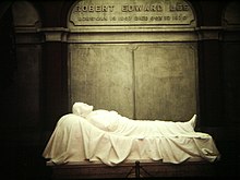 Robert E. Lee's grave R.E. Lee Chapel, Lee Reposing, Washington & Lee University (10475870125).jpg