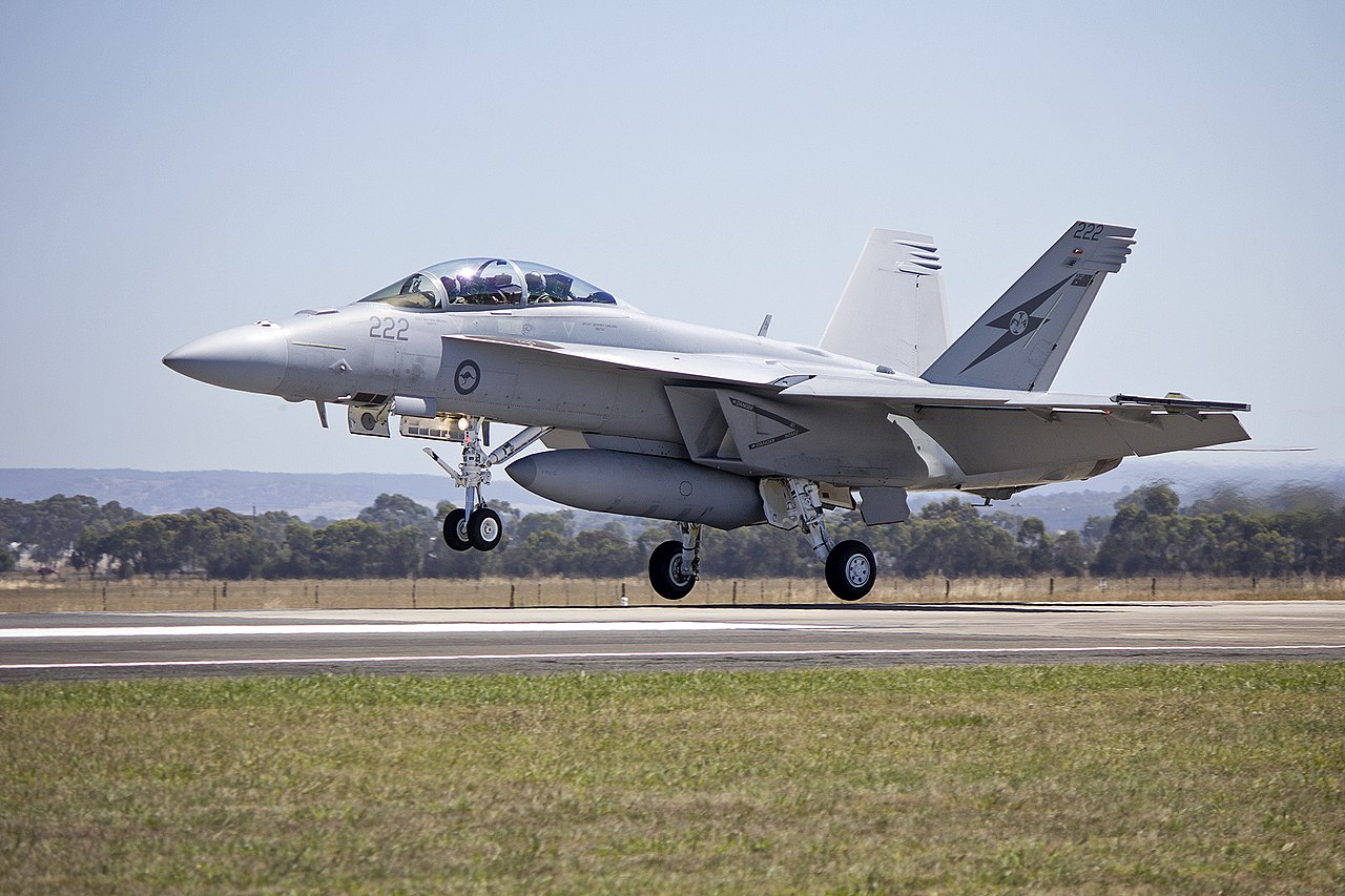 1280px-RAAF_%28A44-222%29_FA_18F_Super_Hornet_landing.jpg